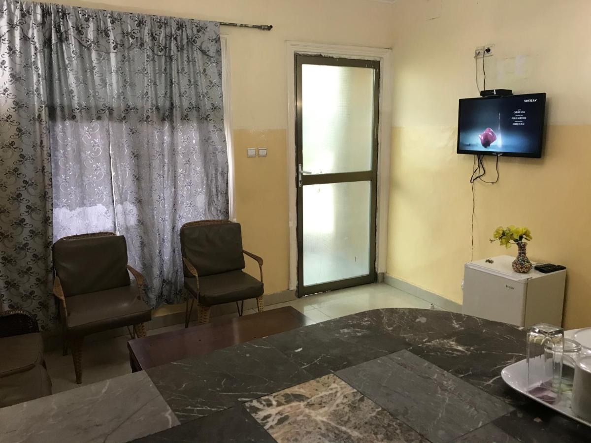 Appartements Chez Leoブラザヴィル エクステリア 写真